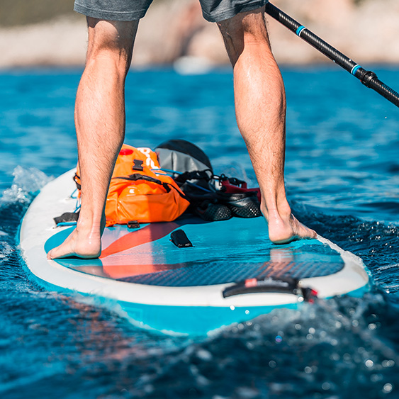 Person som utövar paddleboarding